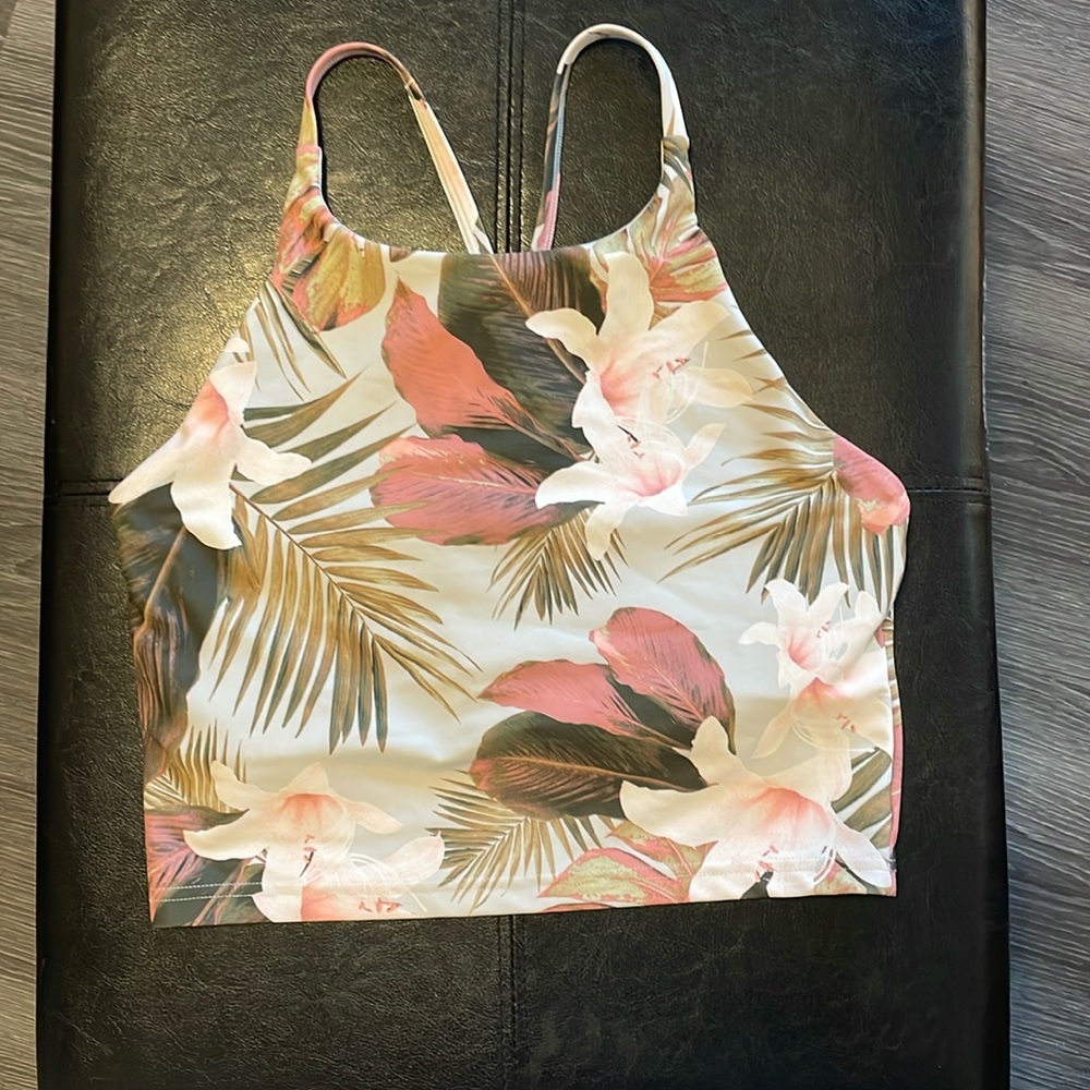 Women’s crop top/sports bra